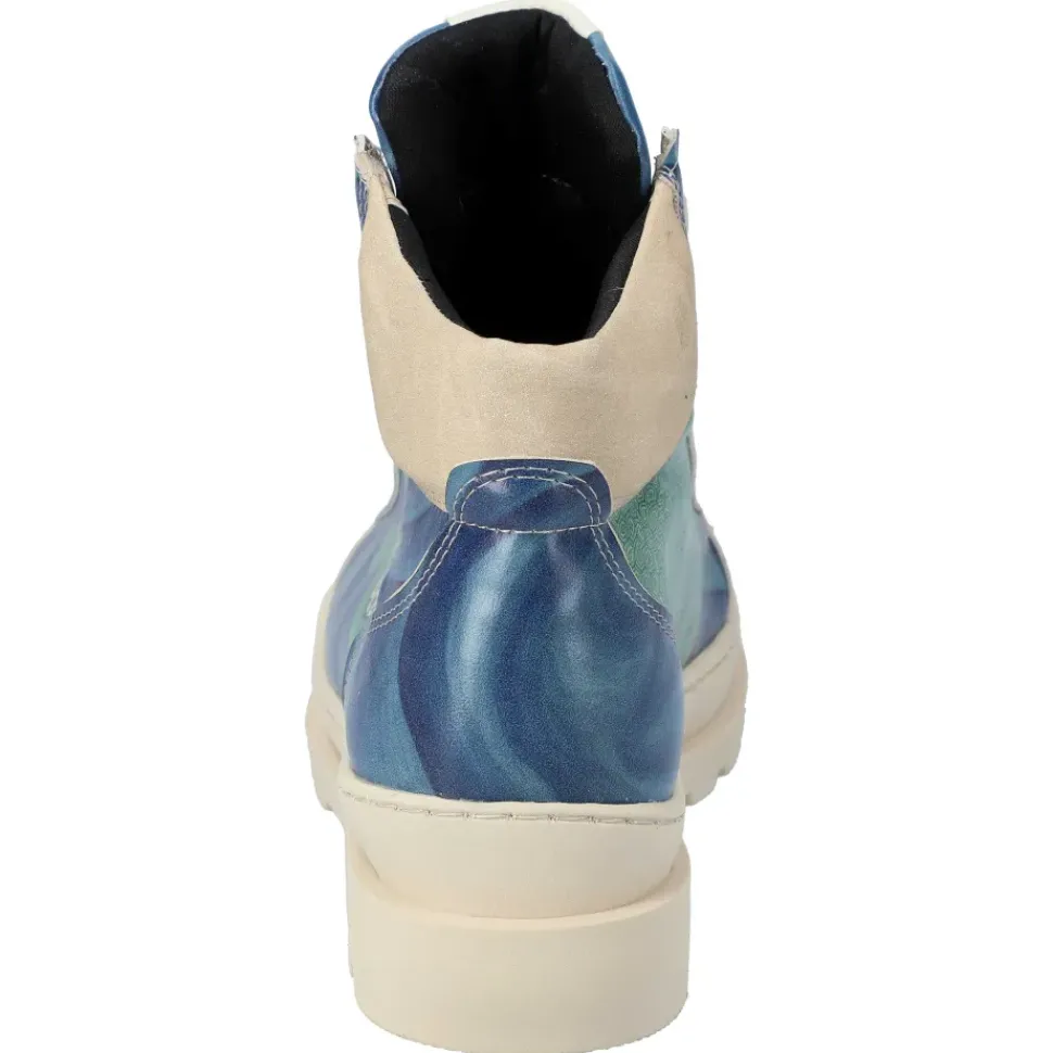 Born To Travel In The Ocean