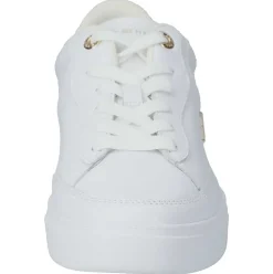 Essential Chic Court Sneaker