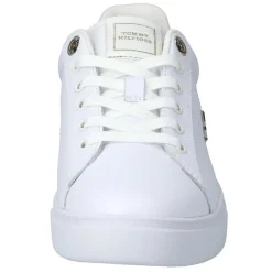 Essential Elevated Court S.